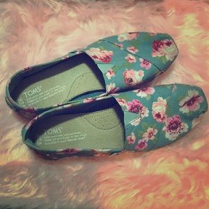 Floral 🌺 TOMS